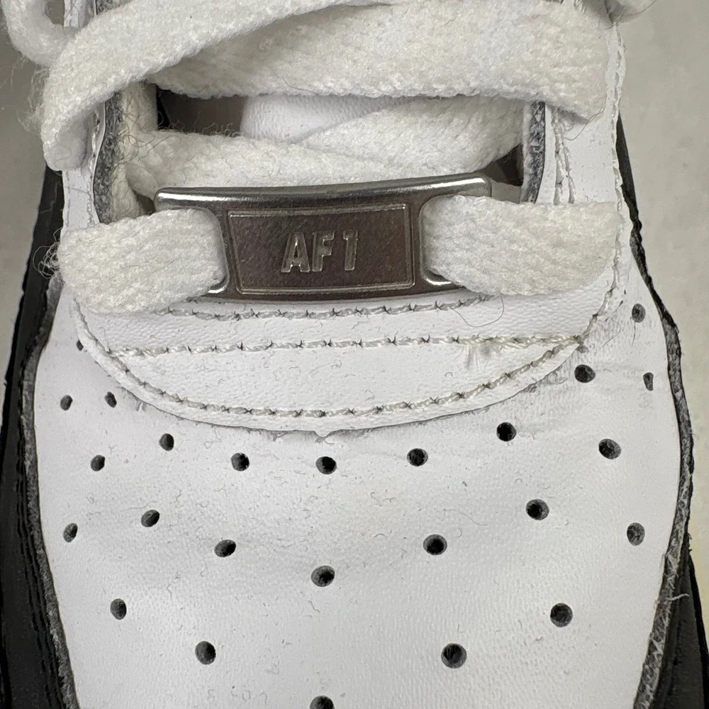 Nike iconic air